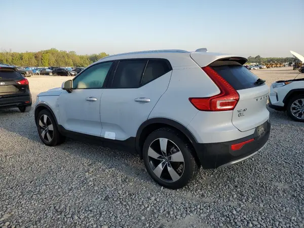 YV4162UK3N2755663 2022 VOLVO XC40 - Image 2