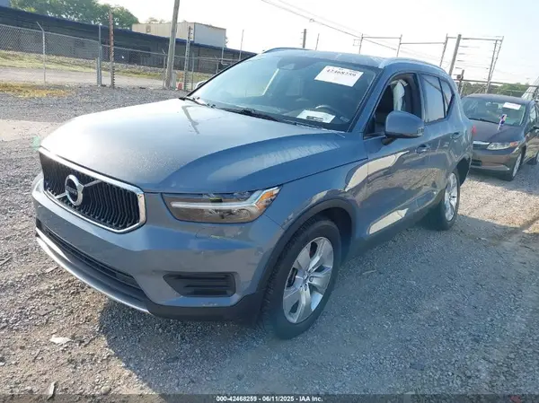 YV4162UK3N2758515 2022 VOLVO XC40 - Image 2