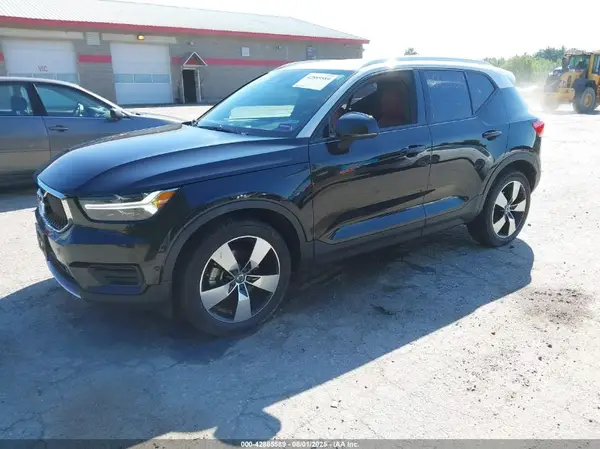 YV4162UK4K2057879 2019 VOLVO XC40 - Image 2