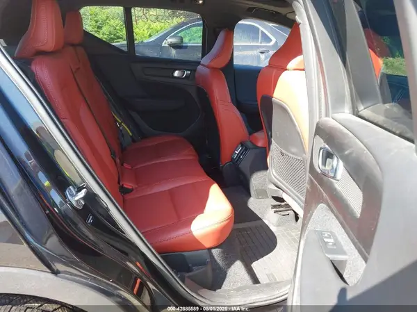 YV4162UK4K2057879 2019 VOLVO XC40 - Image 8