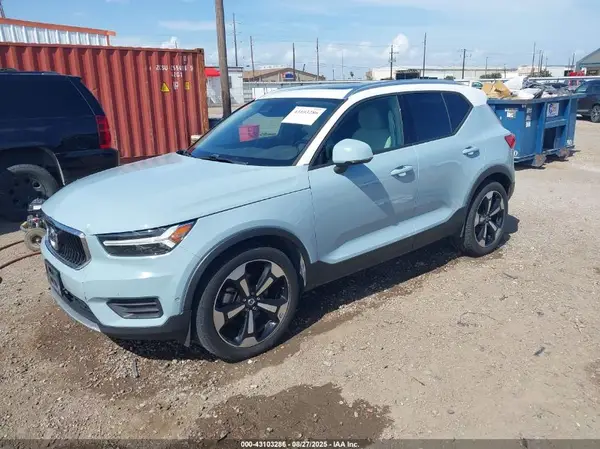 YV4162UK4K2068851 2019 VOLVO XC40 - Image 2