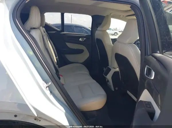 YV4162UK4K2068851 2019 VOLVO XC40 - Image 8