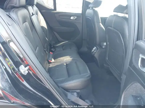 YV4162UK4K2127526 2019 VOLVO XC40 - Image 8