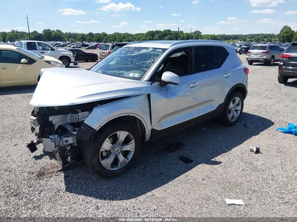 YV4162UK4K2143323 2019 VOLVO XC40 - Image 2