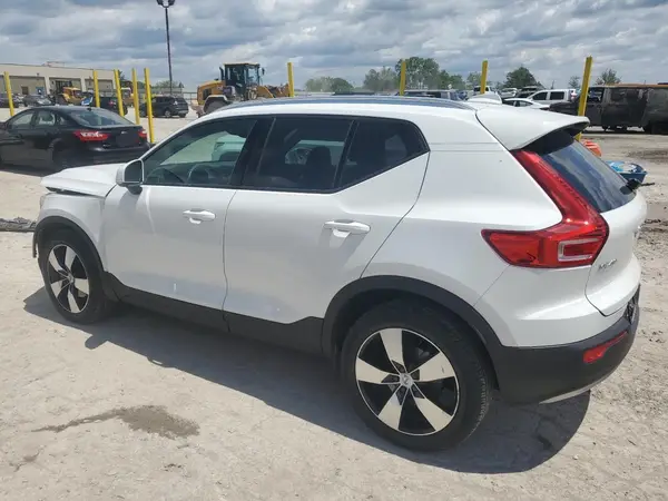 YV4162UK4L2200427 2020 VOLVO XC40 - Image 2