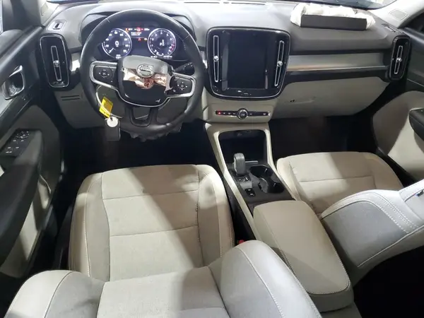 YV4162UK4L2200587 2020 VOLVO XC40 - Image 8