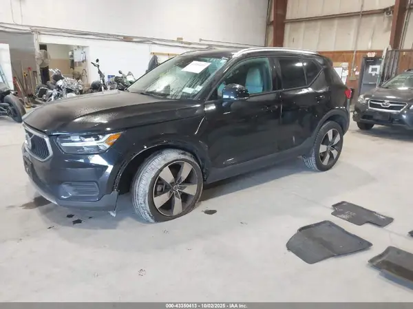 YV4162UK4L2204591 2020 VOLVO XC40 - Image 2