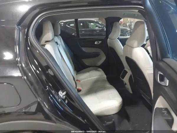 YV4162UK4L2204591 2020 VOLVO XC40 - Image 8
