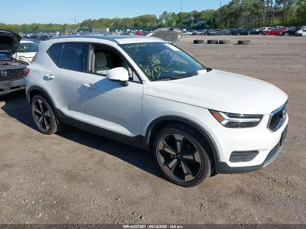 YV4162UK4L2252575 2020 VOLVO XC40 - Image 1