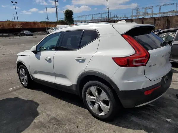 YV4162UK4L2276696 2020 VOLVO XC40 - Image 2