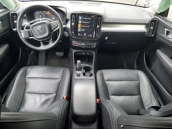 YV4162UK4L2301886 2020 VOLVO XC40 - Image 8