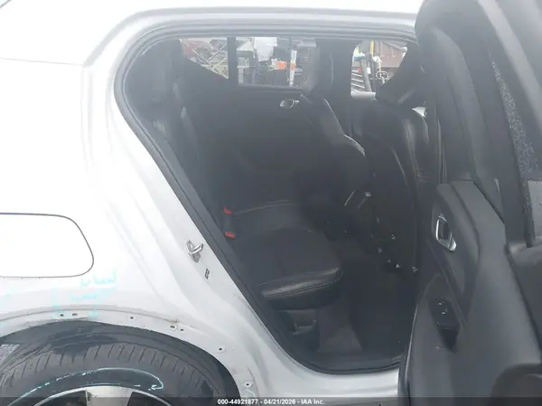 YV4162UK4L2313696 2020 VOLVO XC40 - Image 8