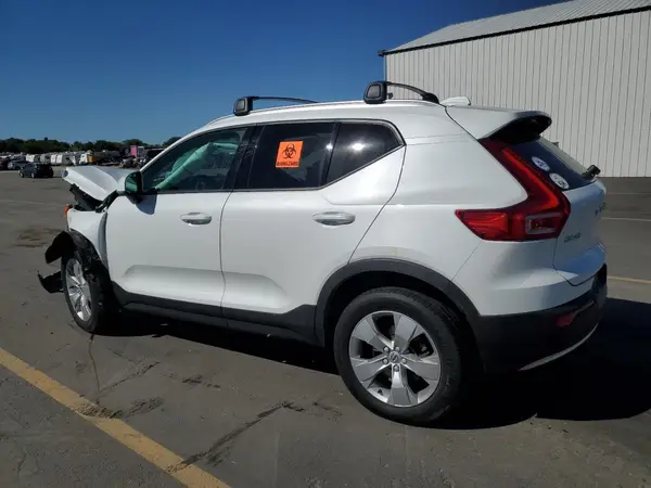 YV4162UK4M2425528 2021 VOLVO XC40 - Image 2