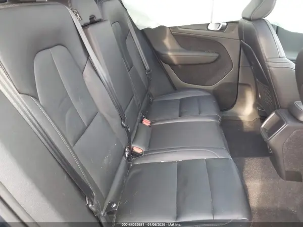 YV4162UK4M2428218 2021 VOLVO XC40 - Image 8