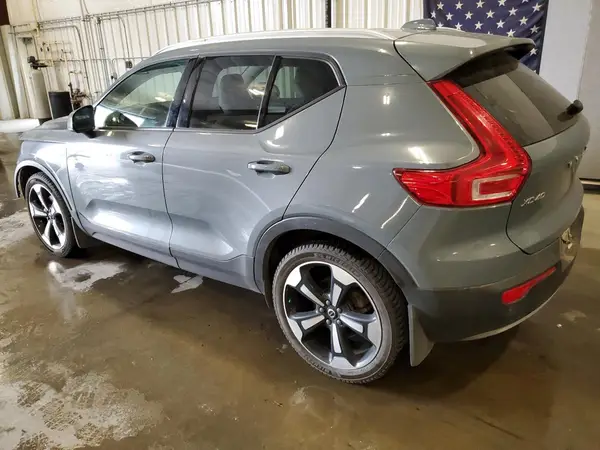 YV4162UK4M2430275 2021 VOLVO XC40 - Image 2