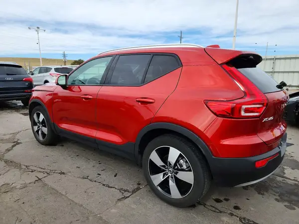 YV4162UK4M2457279 2021 VOLVO XC40 - Image 2