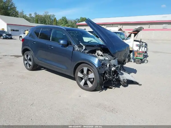 YV4162UK4M2457735 2021 VOLVO XC40 - Image 1
