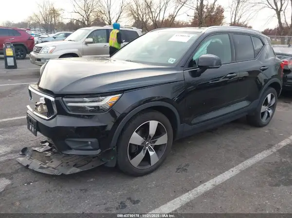 YV4162UK4M2471473 2021 VOLVO XC40 - Image 2