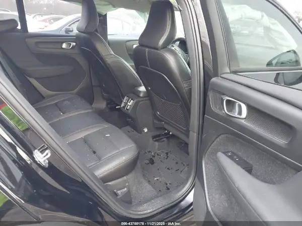 YV4162UK4M2471473 2021 VOLVO XC40 - Image 8