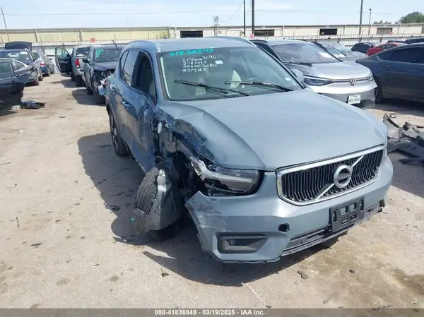YV4162UK4M2477791 2021 VOLVO XC40 - Image 1