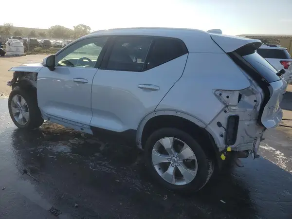YV4162UK4M2486524 2021 VOLVO XC40 - Image 2