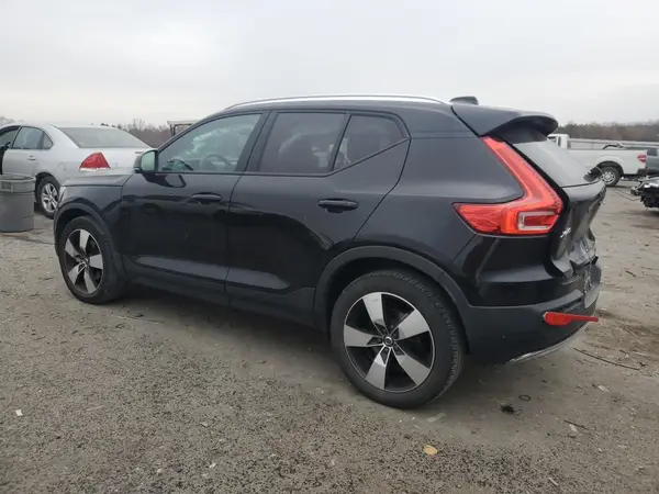 YV4162UK4M2515830 2021 VOLVO XC40 - Image 2