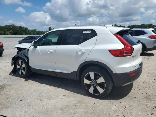 YV4162UK4M2541490 2021 VOLVO XC40 - Image 2