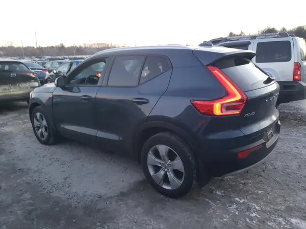 YV4162UK4M2558130 2021 VOLVO XC40 - Image 2
