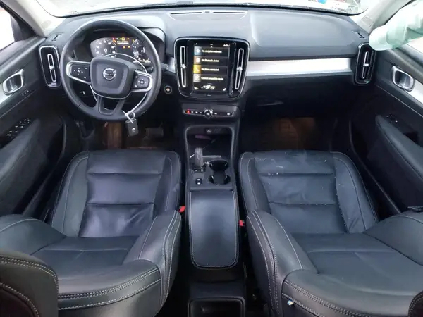 YV4162UK4M2558130 2021 VOLVO XC40 - Image 8