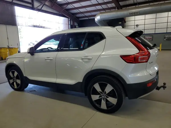 YV4162UK4M2570679 2021 VOLVO XC40 - Image 2