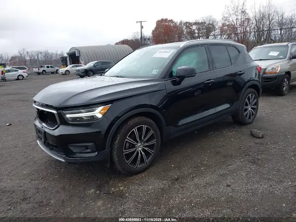 YV4162UK4M2607892 2021 VOLVO XC40 - Image 2