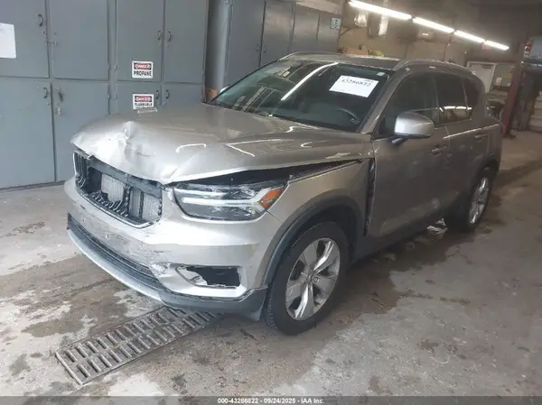 YV4162UK4N2654101 2022 VOLVO XC40 - Image 2