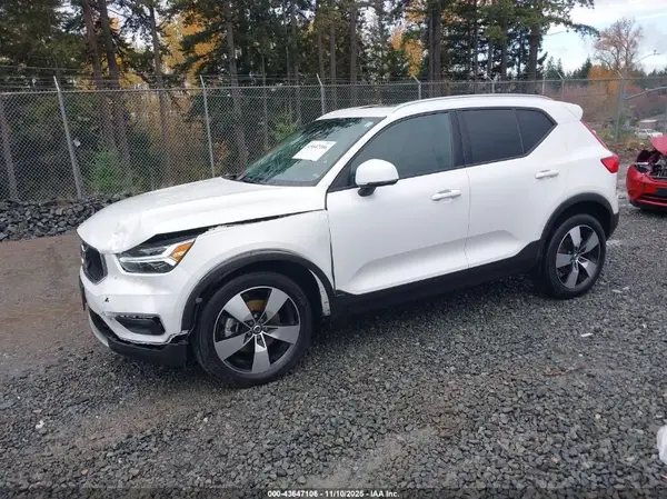 YV4162UK4N2654194 2022 VOLVO XC40 - Image 2