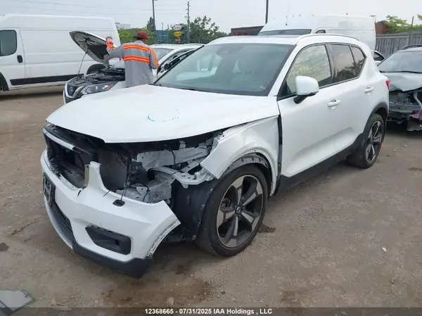 YV4162UK4N2662912 2022 VOLVO XC40 - Image 2