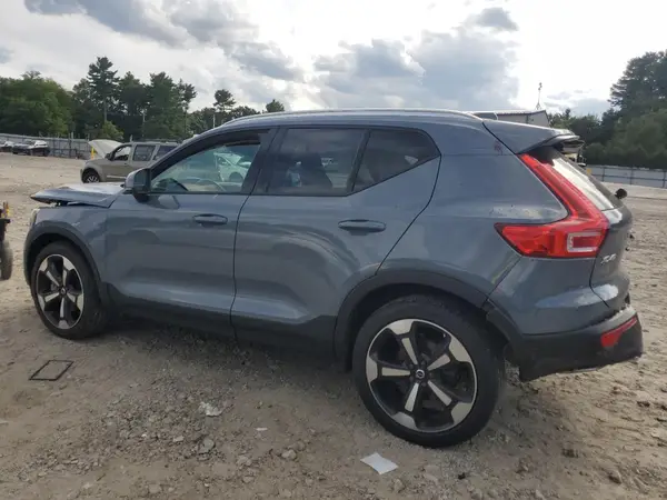 YV4162UK4N2747071 2022 VOLVO XC40 - Image 2