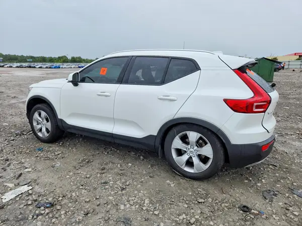 YV4162UK4N2750004 2022 VOLVO XC40 - Image 2