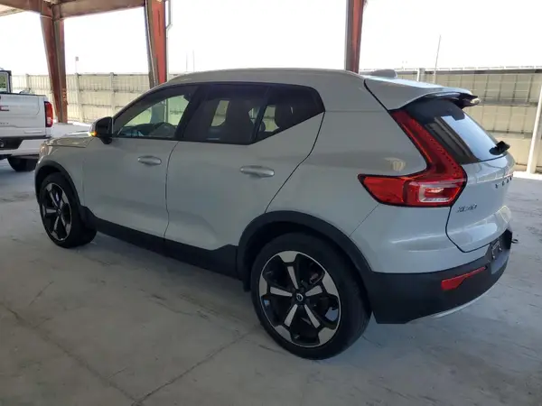 YV4162UK4N2782984 2022 VOLVO XC40 - Image 2