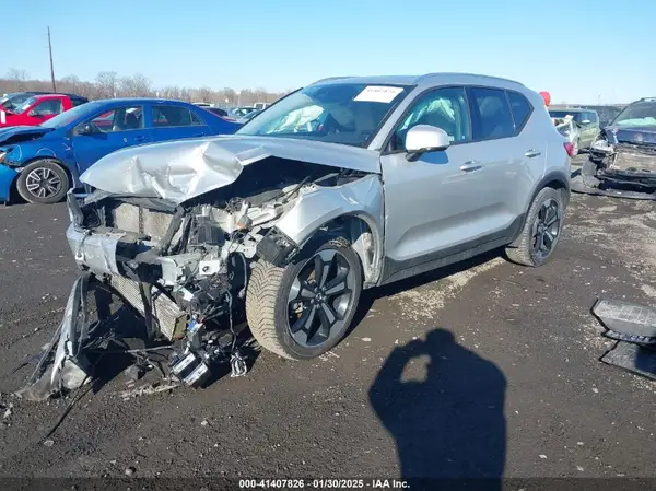 YV4162UK5K2052092 2019 VOLVO XC40 - Image 2