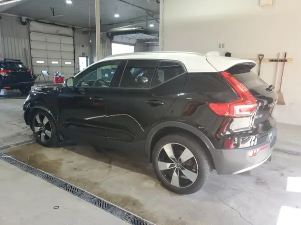 YV4162UK5K2052903 2019 VOLVO XC40 - Image 2