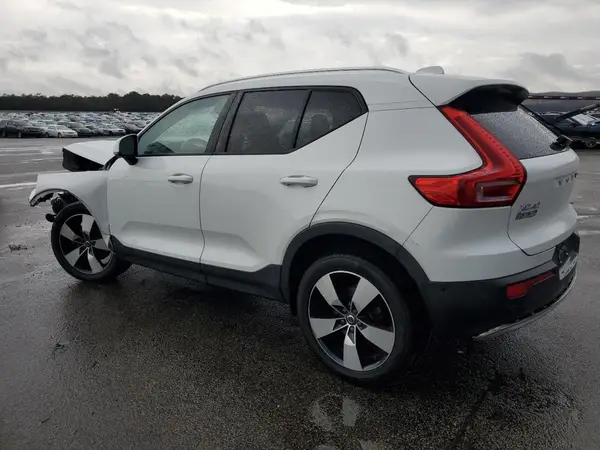 YV4162UK5K2107110 2019 VOLVO XC40 - Image 2