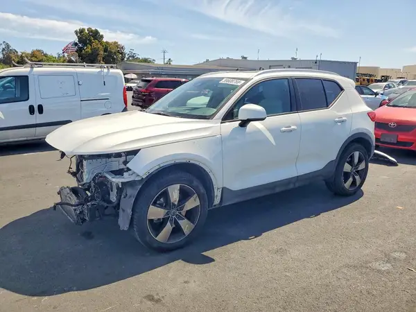 YV4162UK5K2111545 2019 VOLVO XC40 - Image 1
