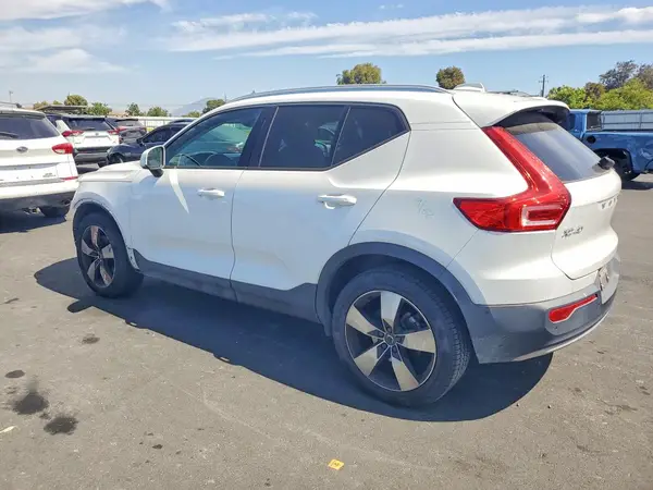 YV4162UK5K2111545 2019 VOLVO XC40 - Image 2