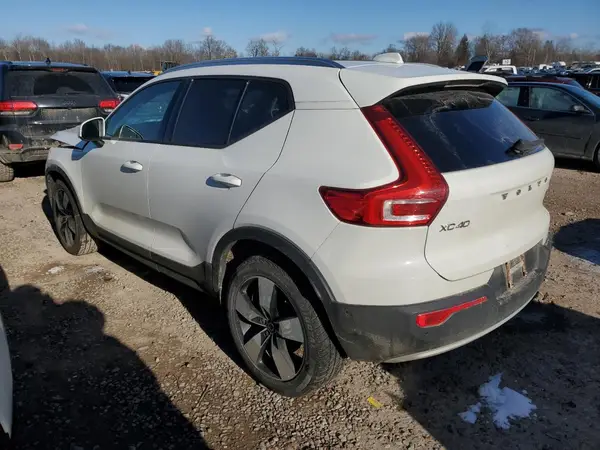 YV4162UK5K2117801 2019 VOLVO XC40 - Image 2