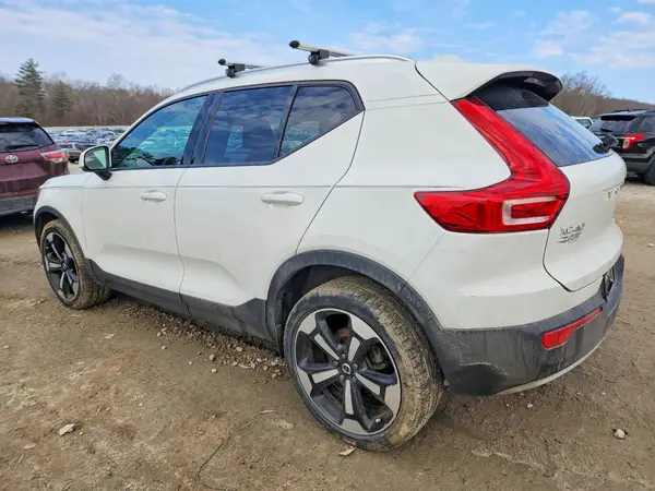 YV4162UK5L2204129 2020 VOLVO XC40 - Image 2