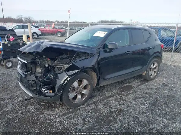 YV4162UK5L2252164 2020 VOLVO XC40 - Image 2