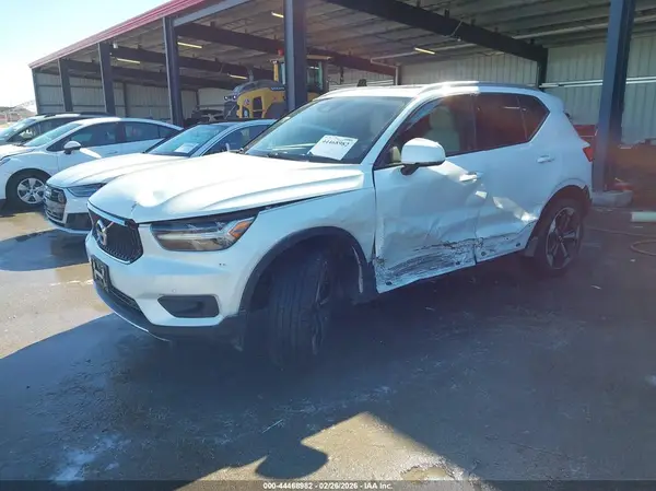 YV4162UK5M2428129 2021 VOLVO XC40 - Image 2