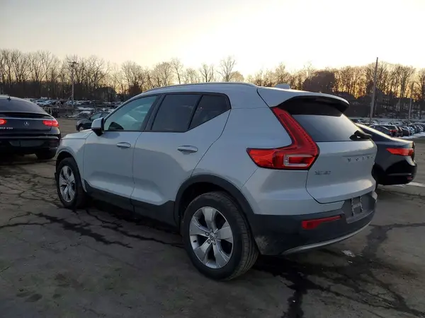 YV4162UK5M2477699 2021 VOLVO XC40 - Image 2