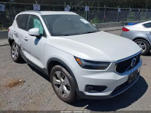 YV4162UK5M2485995 2021 VOLVO XC40 - Image 1
