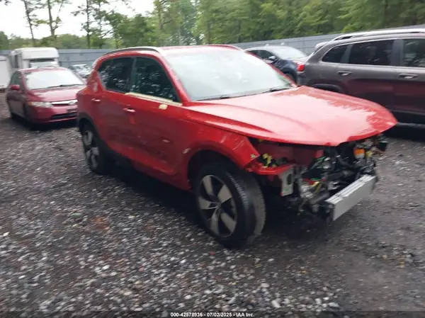 YV4162UK5N2696616 2022 VOLVO XC40 - Image 1