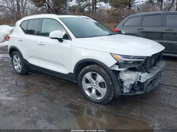 YV4162UK6K2140990 2019 VOLVO XC40 - Image 1